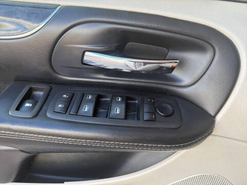 2016 Chrysler Town and Country Touring