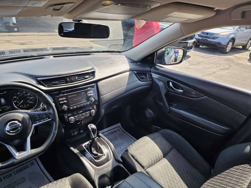 2017 Nissan Rogue SV