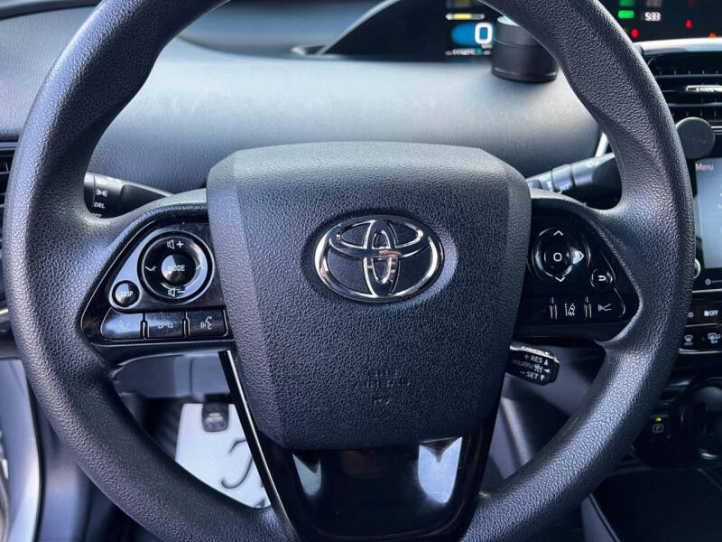 2022 Toyota Prius LE photo 23