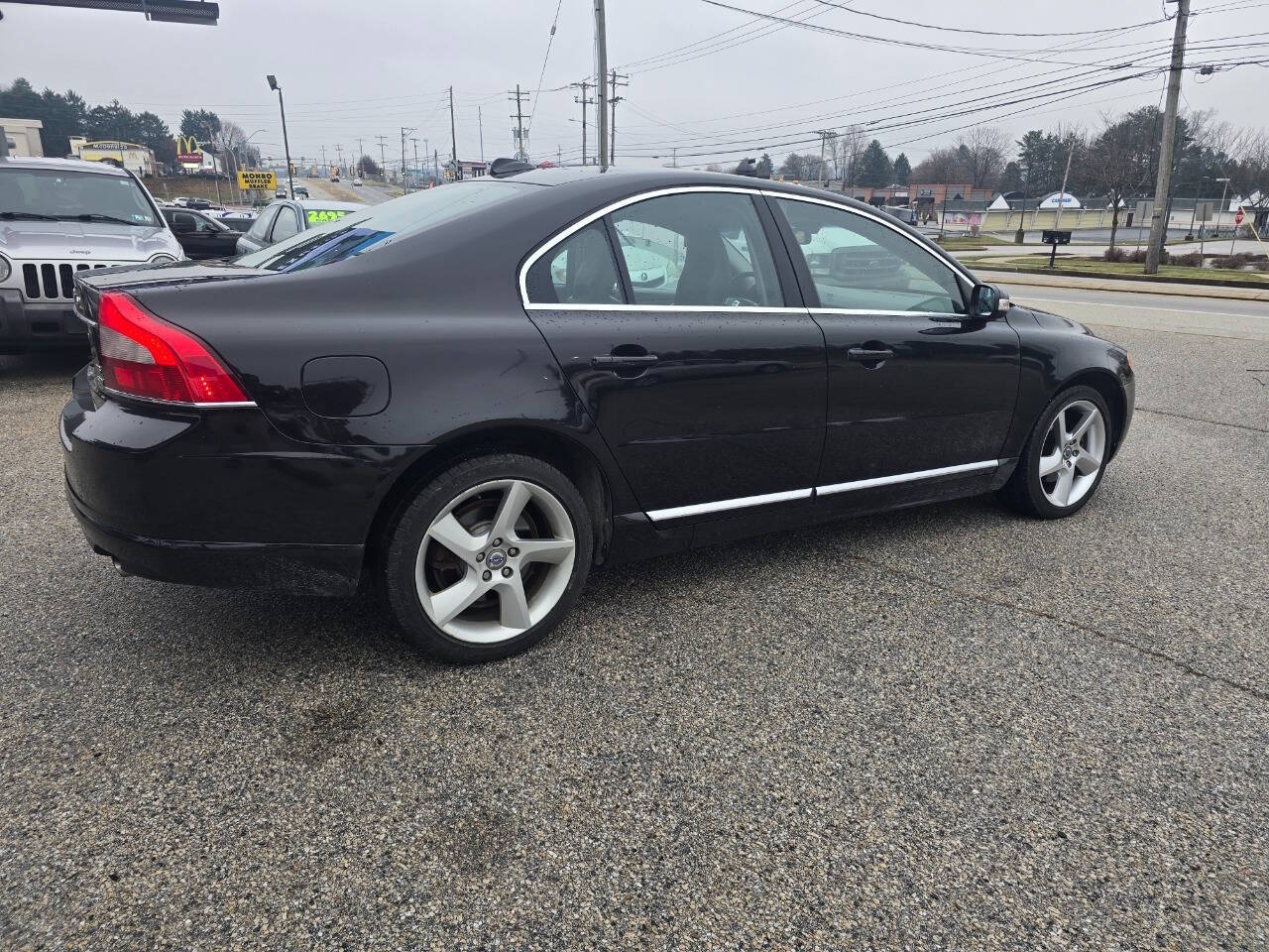 2010 Volvo S80 for sale at QUEENSGATE AUTO SALES in York, PA