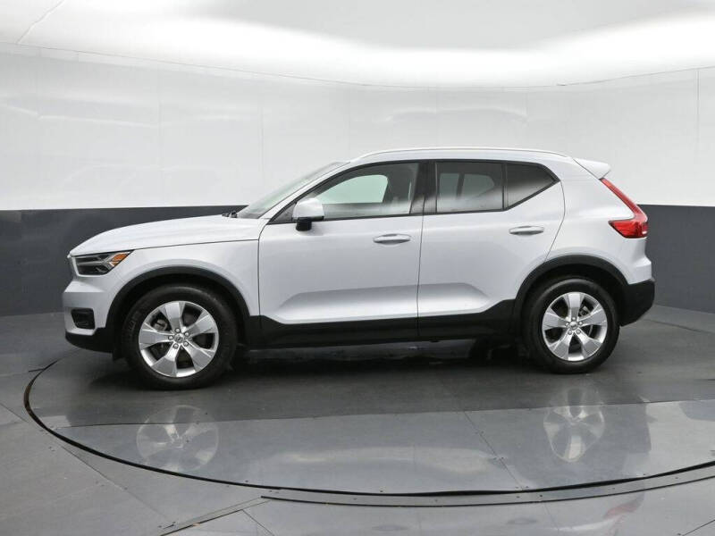 2021 Volvo XC40 T5 Momentum