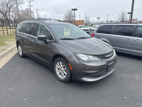 2020 Chrysler Voyager for sale at KC Carplex in Grandview MO