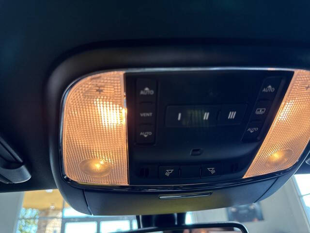 2023 Chrysler 300 S V6