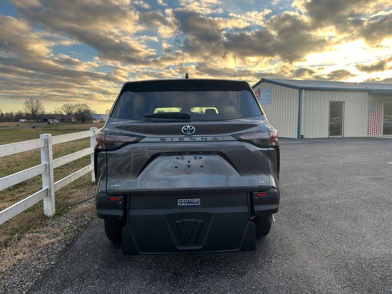 2025 Toyota Sienna LE 8-Passenger
