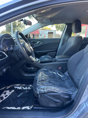 2015 Chrysler 200 LX