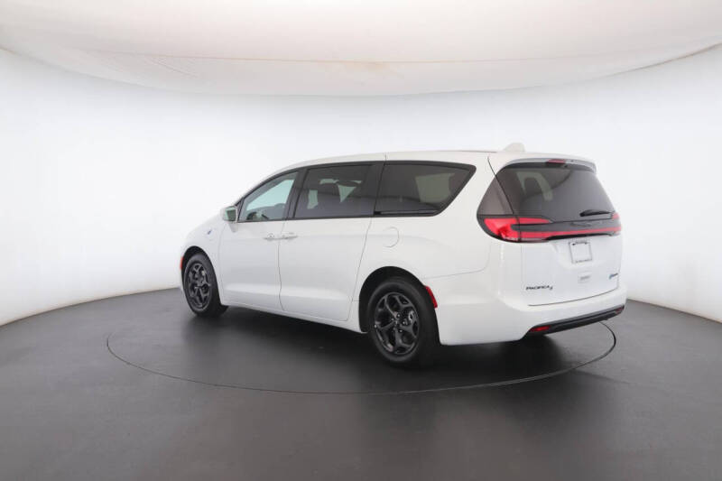 2022 Chrysler Pacifica Hybrid Touring L