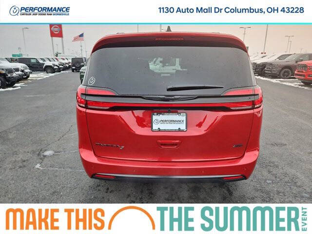 2026 Chrysler Pacifica Select