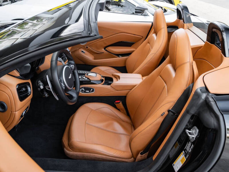 2021 Aston Martin Vantage