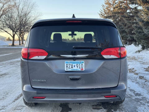 2022 Chrysler Voyager LX