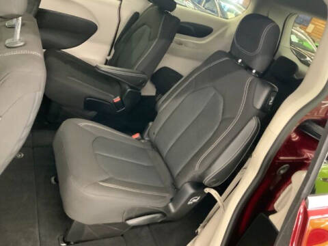 2020 Chrysler Voyager LX