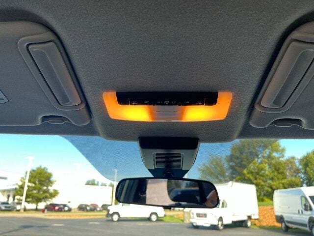 2023 Nissan Kicks 36