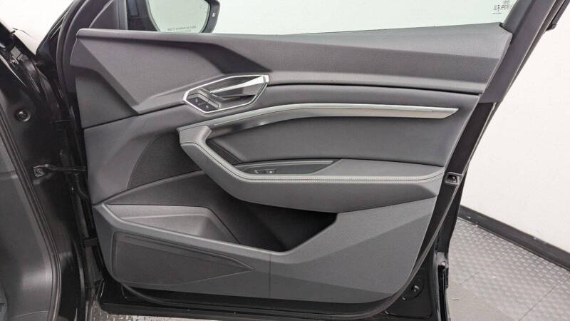 2021 Audi e-tron quattro Premium