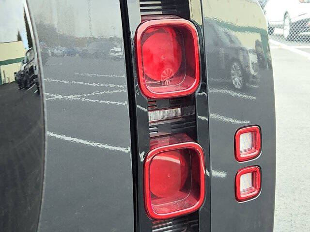 2023 Land Rover Defender 130 X-Dynamic SE