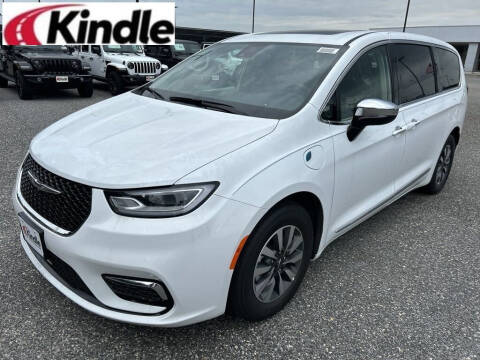 2023 Chrysler Pacifica Plug-In Hybrid for sale at Kindle Auto Plaza in Cape May Court House NJ