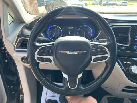2017 Chrysler Pacifica Touring-L