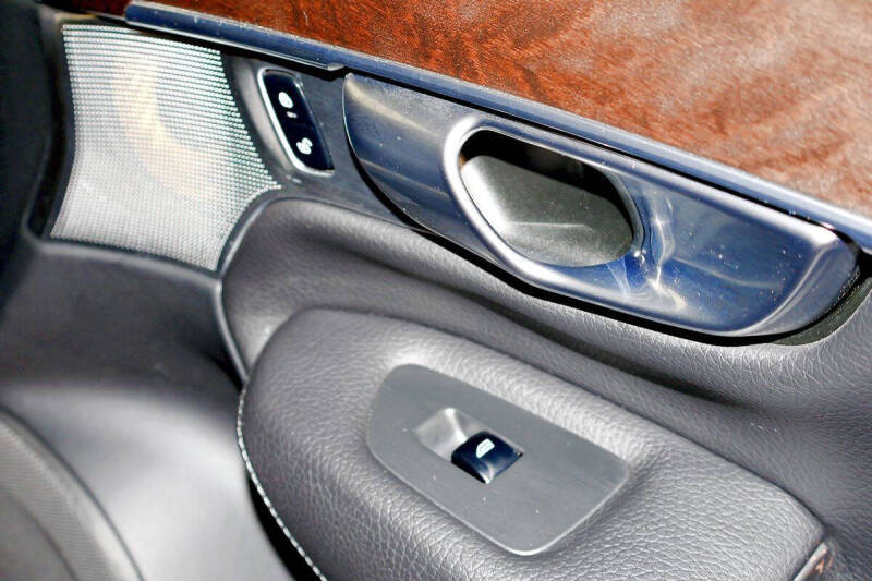 2017 Volvo XC90 T6 Momentum