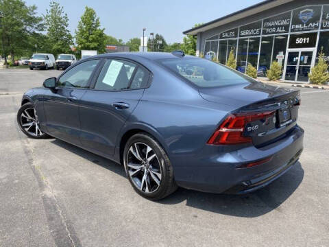 2024 Volvo S60 B5 Core Dark Theme