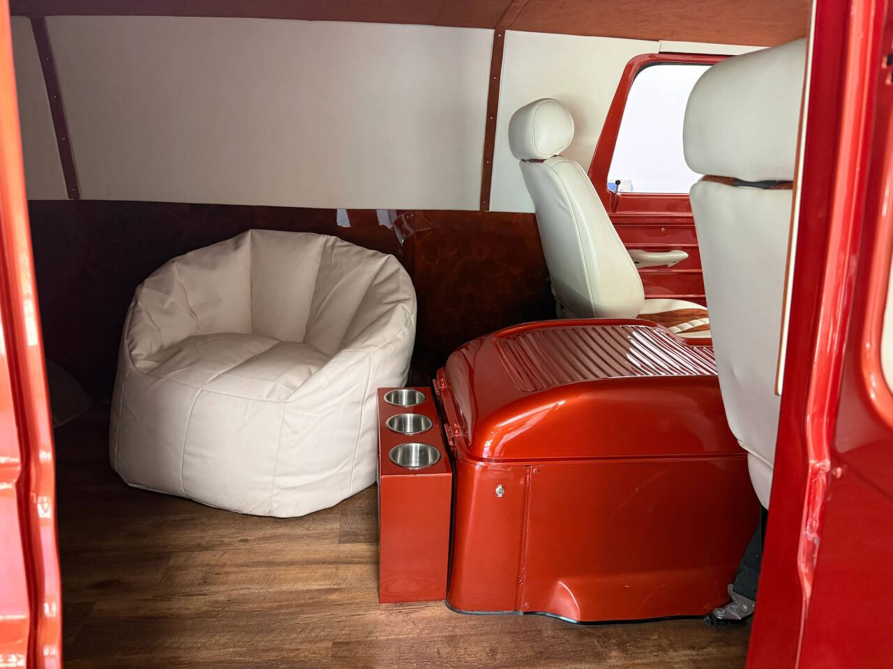 1966 Ford Econoline Supervan 28