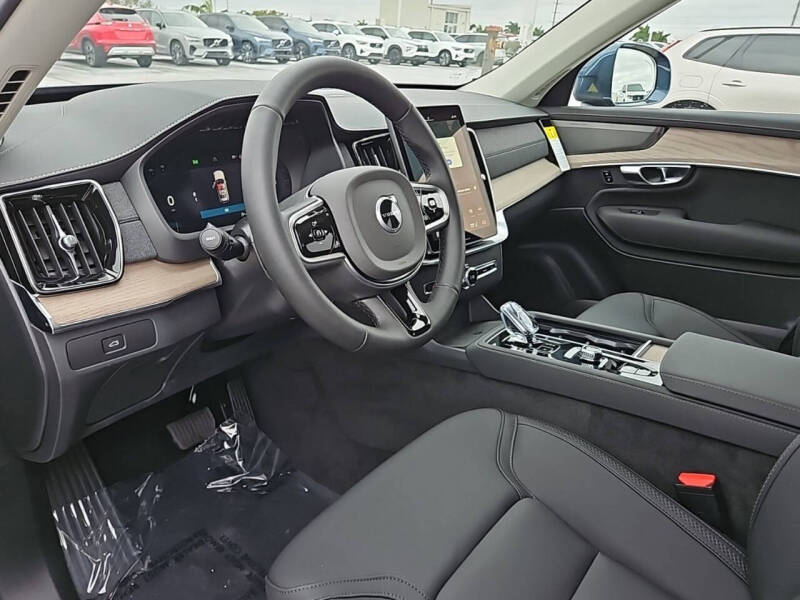 2025 Volvo XC90 B6 Plus Bright Theme 7P