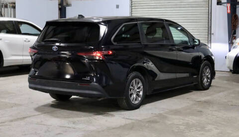 2021 Toyota Sienna LE 8-Passenger