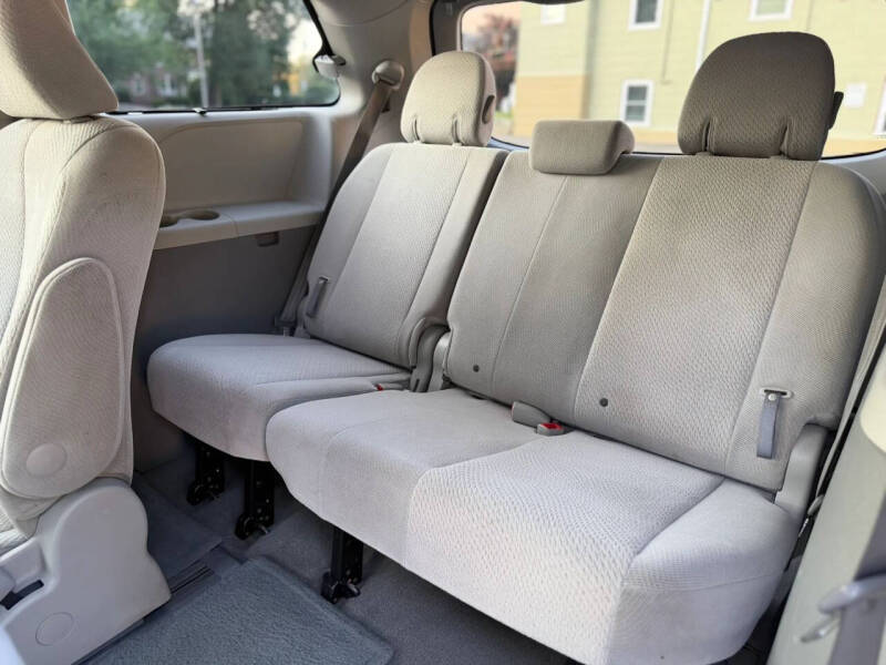 2012 Toyota Sienna LE 7-Passenger