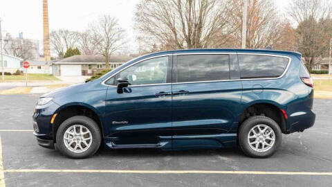 2024 Chrysler Pacifica Touring