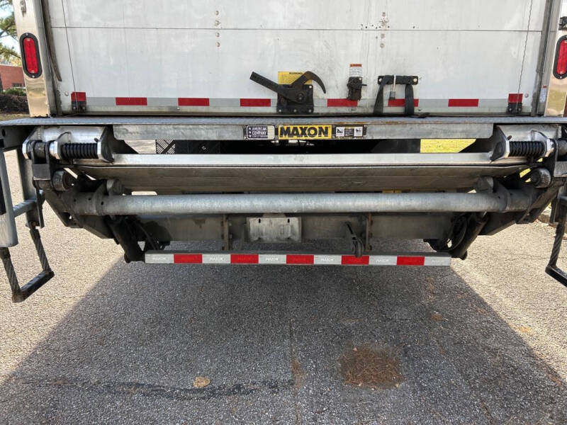 2020 Freightliner M2 106