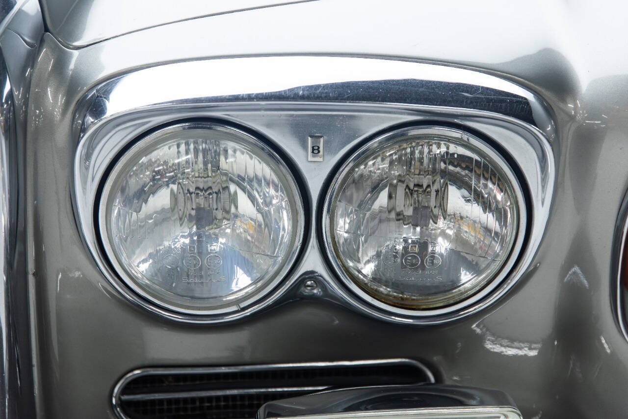 1967 Bentley T1 Saloon 22