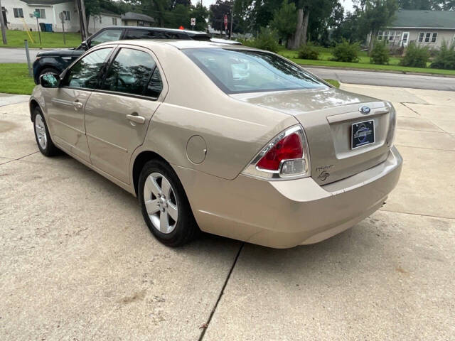 2006 Ford Fusion for sale at Auto Connection in Waterloo, IA