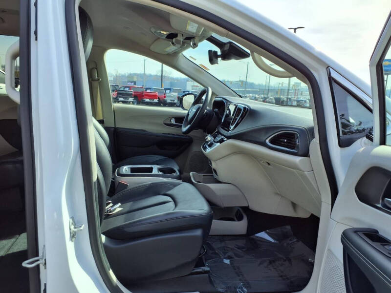 2024 Chrysler Pacifica Touring L