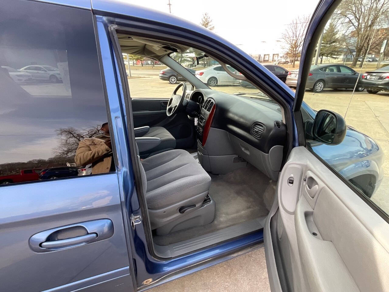 2007 Chrysler Town and Country for sale at Auto Connection in Waterloo, IA