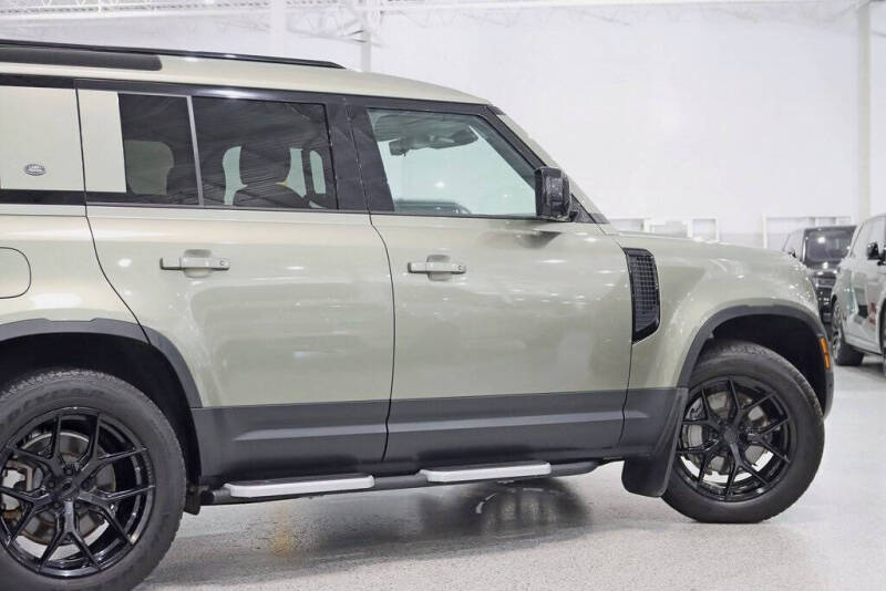 2020 Land Rover Defender 110 SE