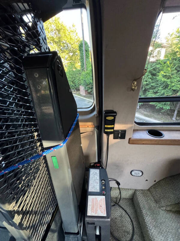 2006 Ford E-Series E-350 SD