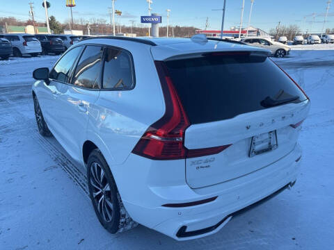 2025 Volvo XC60 B5 Core Dark Theme