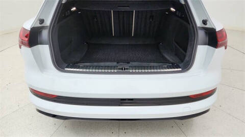 2022 Audi e-tron quattro Premium