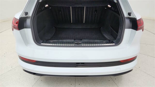 2022 Audi e-tron quattro Premium