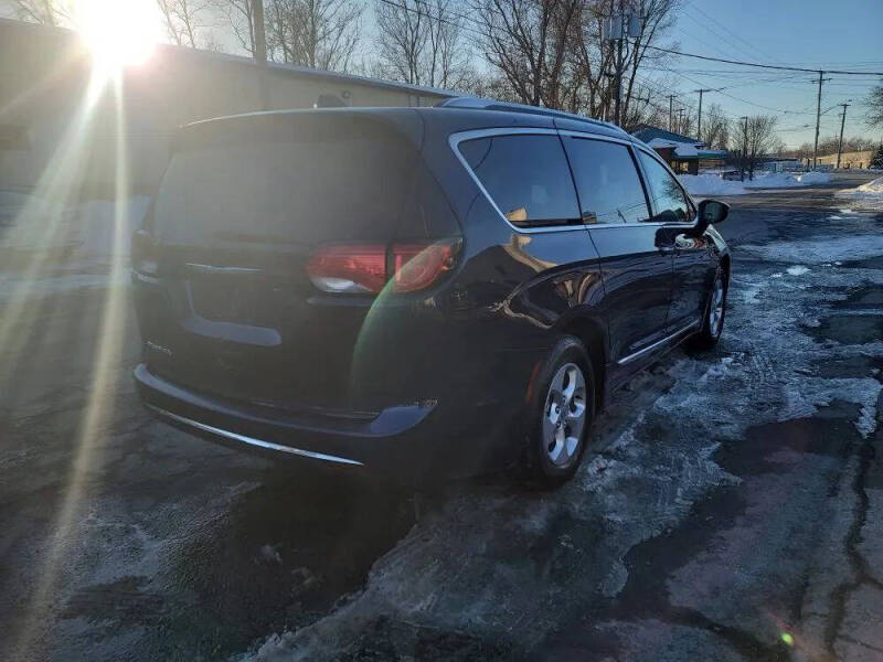 2017 Chrysler Pacifica Touring-L Plus