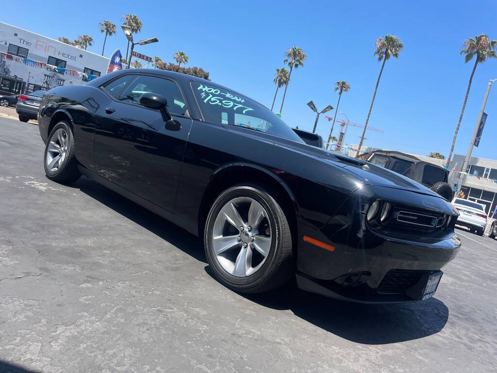 Black 2019 Dodge Challenger SXT SXT 2dr Coupe 2