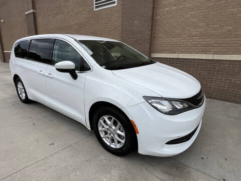 2017 Chrysler Pacifica for sale at GTO United Auto Sales LLC in Lawrenceville GA