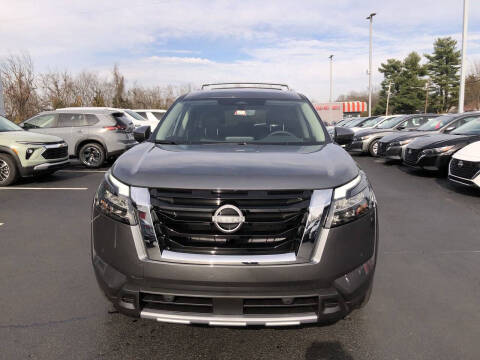 2025 Nissan Pathfinder SL