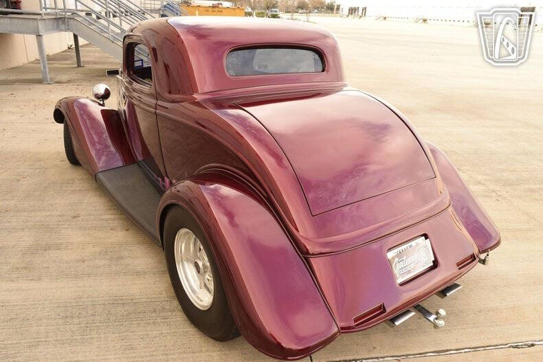 1933 Ford Model 18
