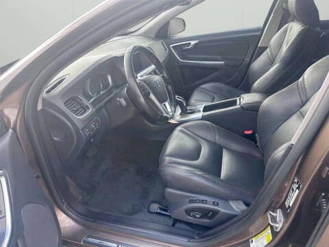 2016 Volvo V60 Cross Country T5