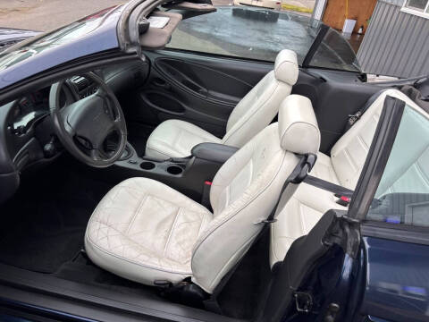2003 Ford Mustang Deluxe