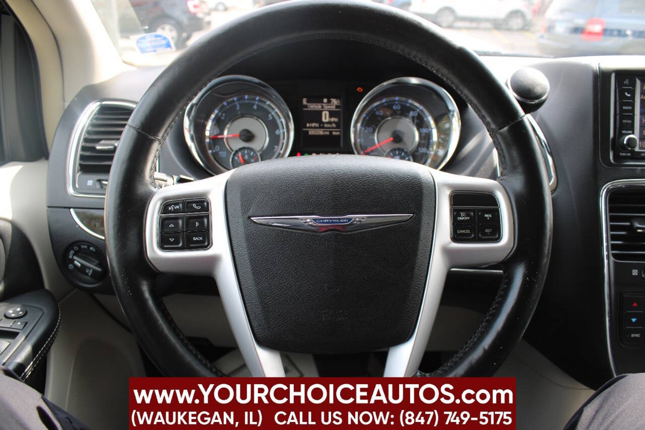 ChryslerTown and Country21