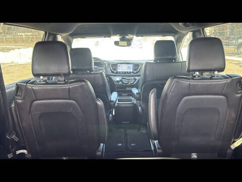 2025 Chrysler Pacifica Select