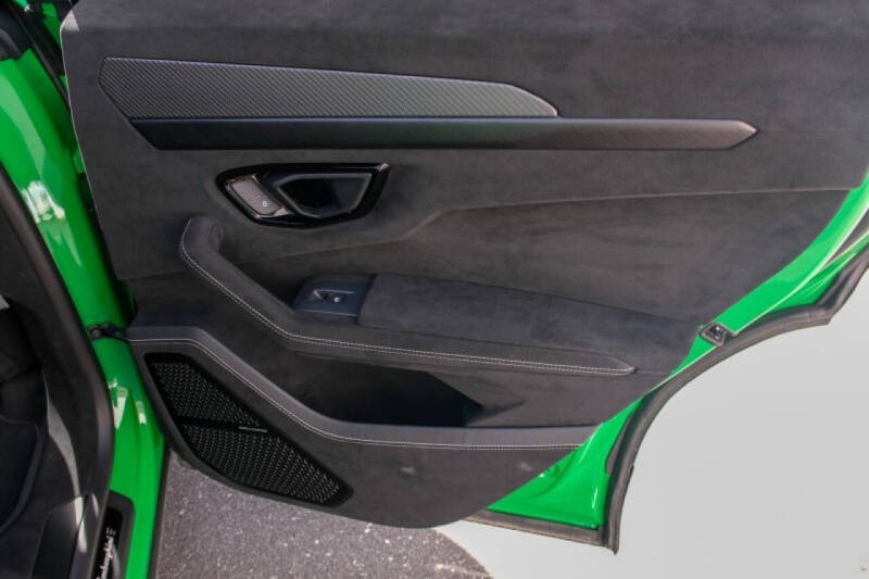2023 Lamborghini Urus Performante