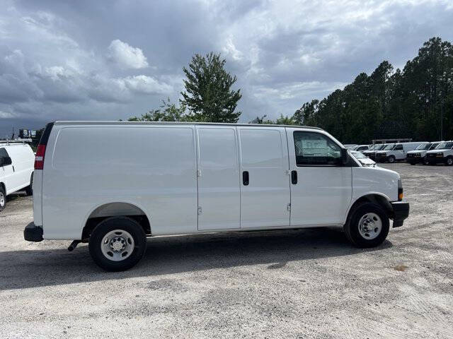 2025 Chevrolet Express 2500