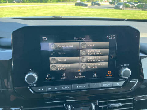 2024 Nissan Pathfinder SV