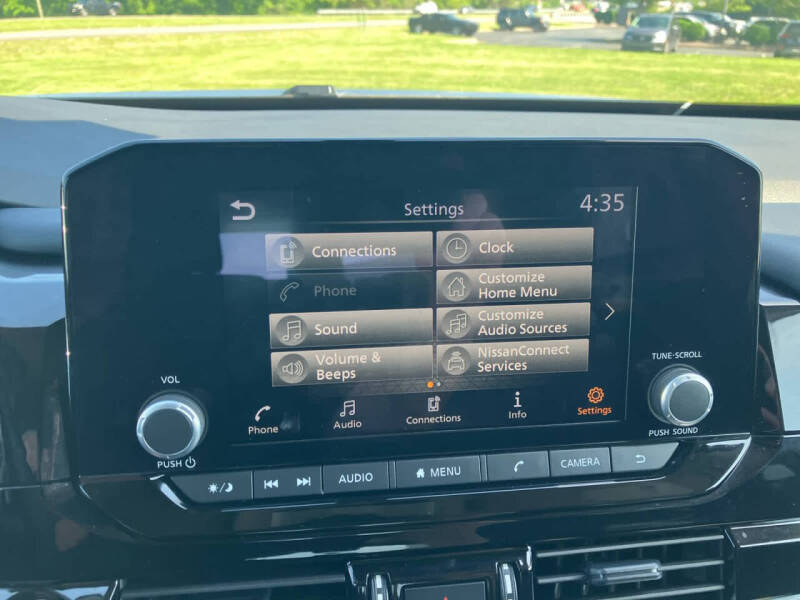 2024 Nissan Pathfinder SV