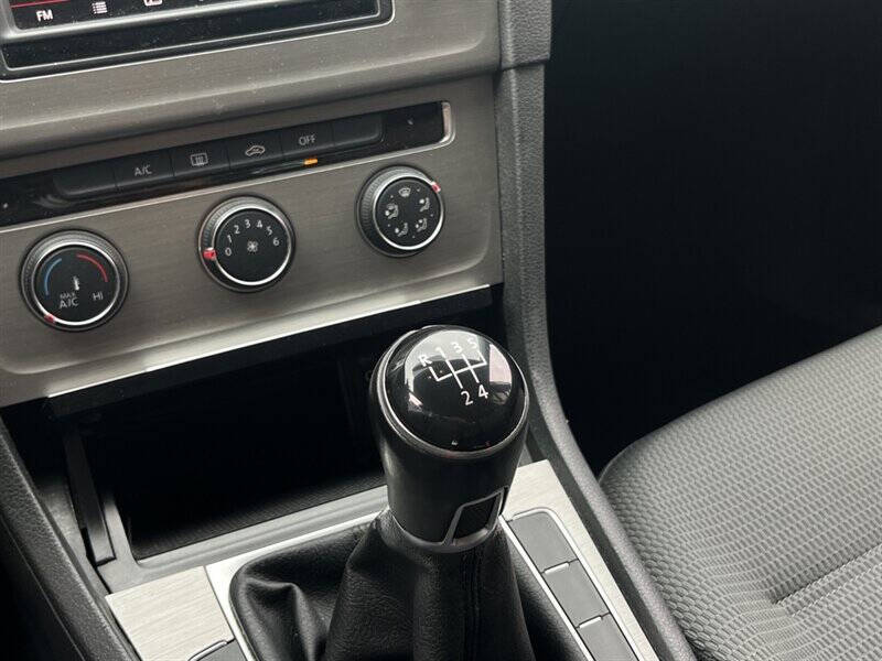 2016 Volkswagen Golf TSI S